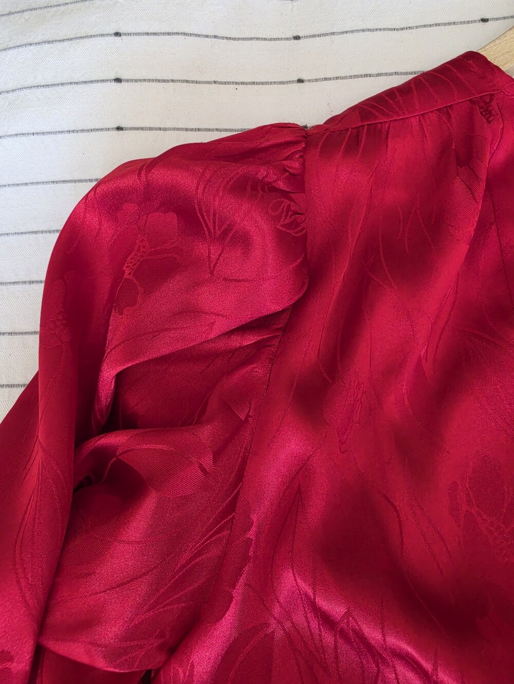 NWOT Rony Kobo Croppes Red Satin V-Neck Blouse with Puff Sleeves - Picture 9 of 15